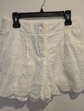 J. McLaughlin White Eyelet Embroidered Scalloped Hem Shorts Size 10